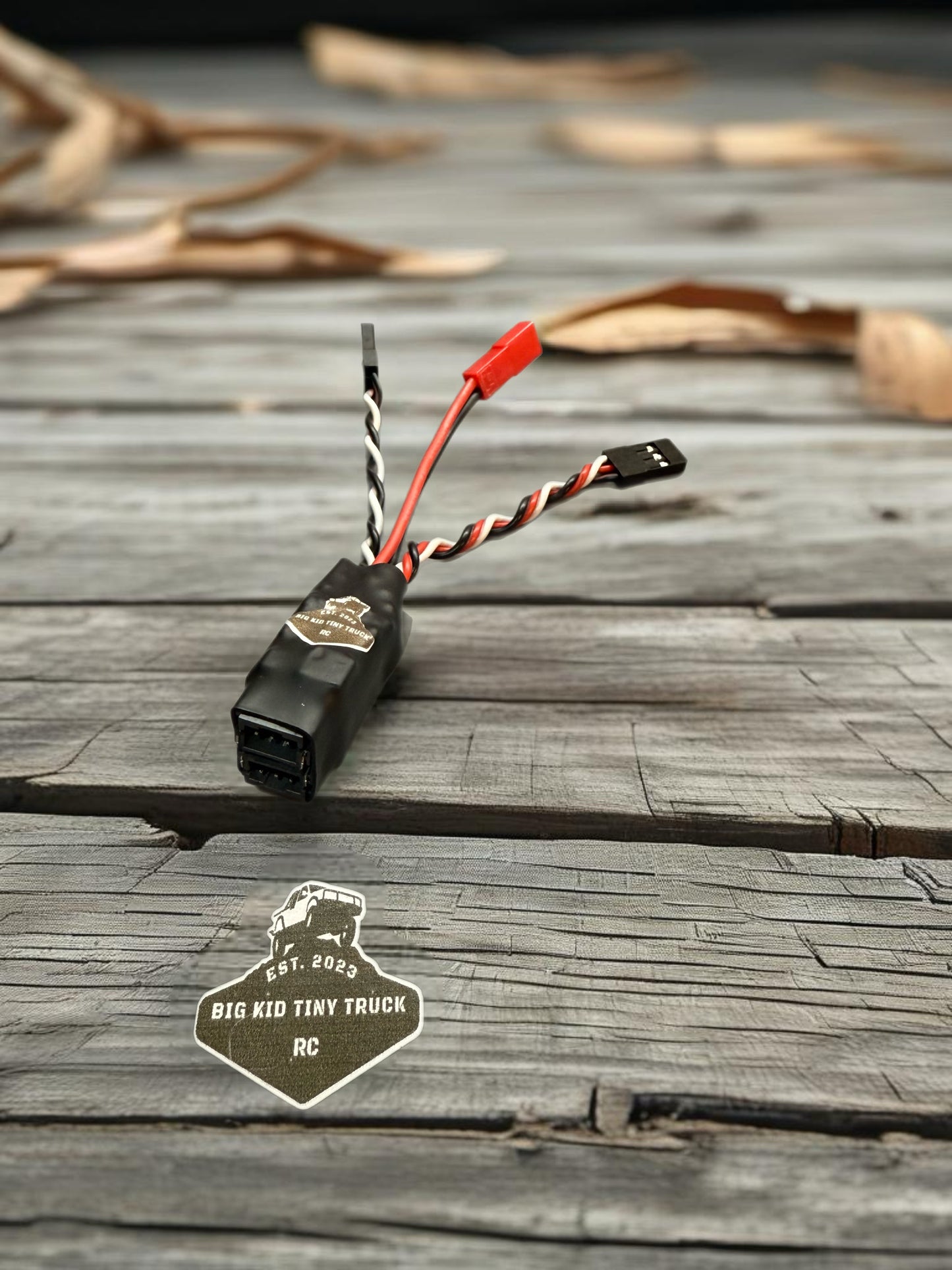 BKTT ESCape32 CUPCAKE duo ESC. Boasting 2 ESCs and 2 5A BECs for those dual motor and MOA setups